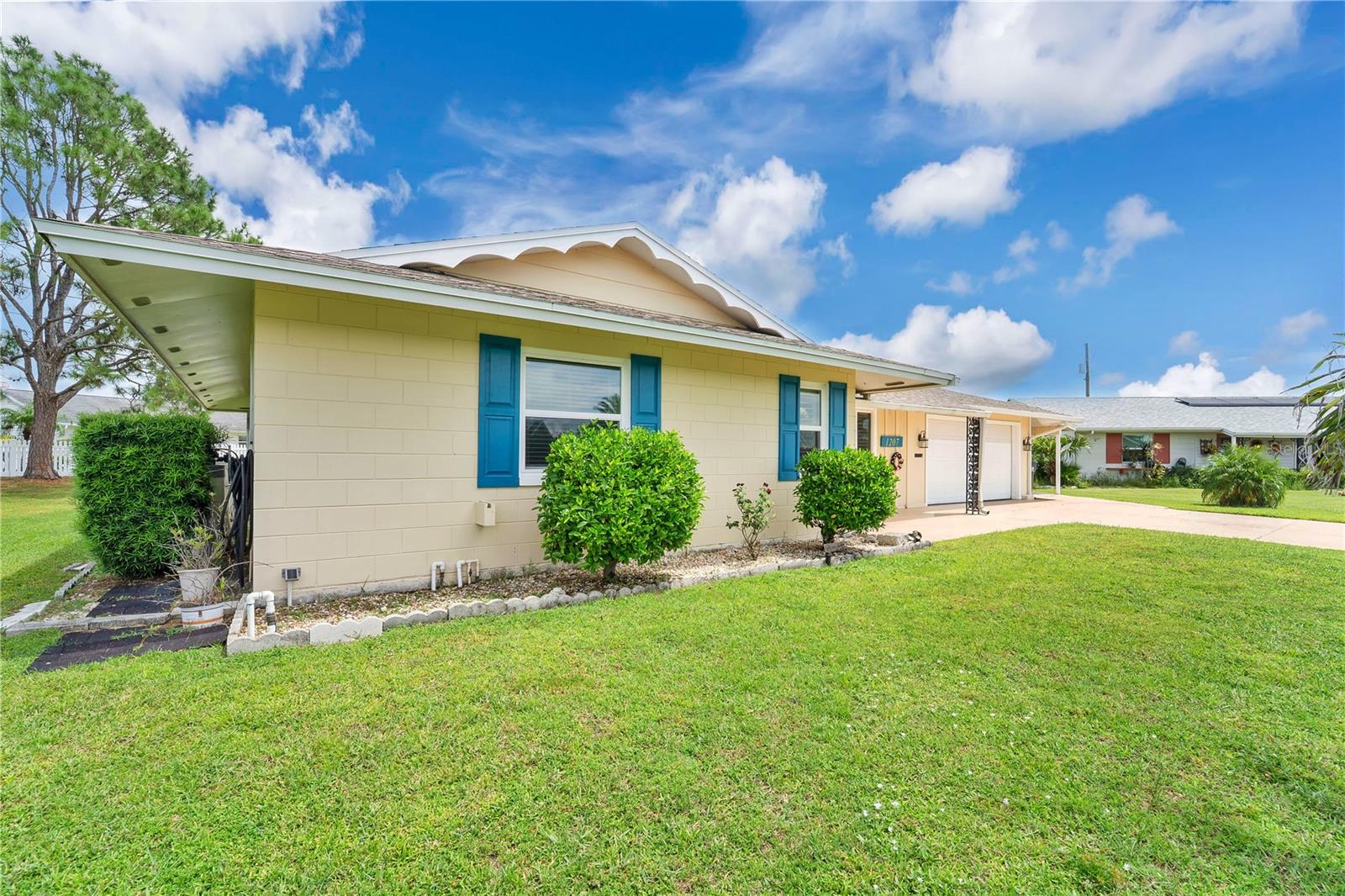 Image 3 of 37 For 1207 Simmons Way