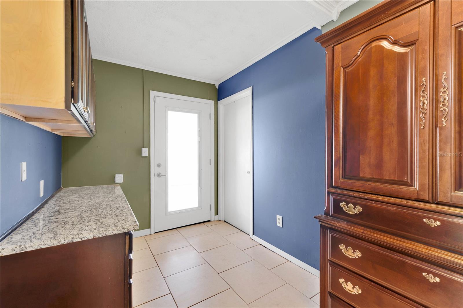 Image 4 of 37 For 1207 Simmons Way