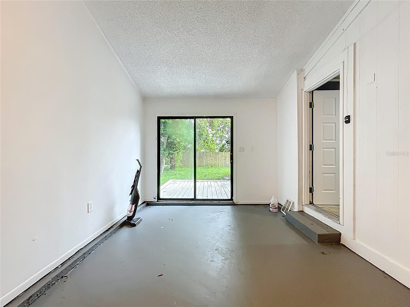 Image 21 of 41 For 722 Eagle Avenue