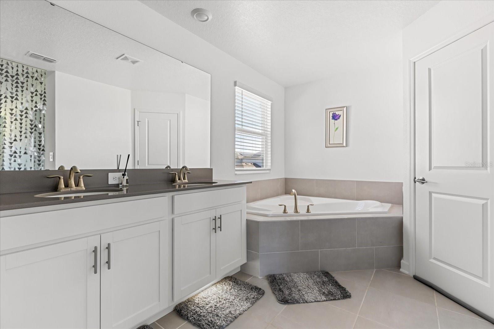 Image 36 of 68 For 11281 Lore Way