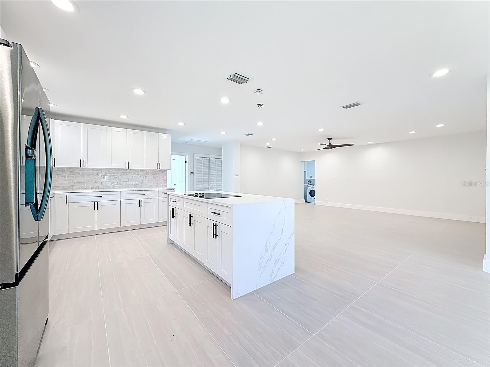 Listing photo id 12 for 4219 Helena Street Ne