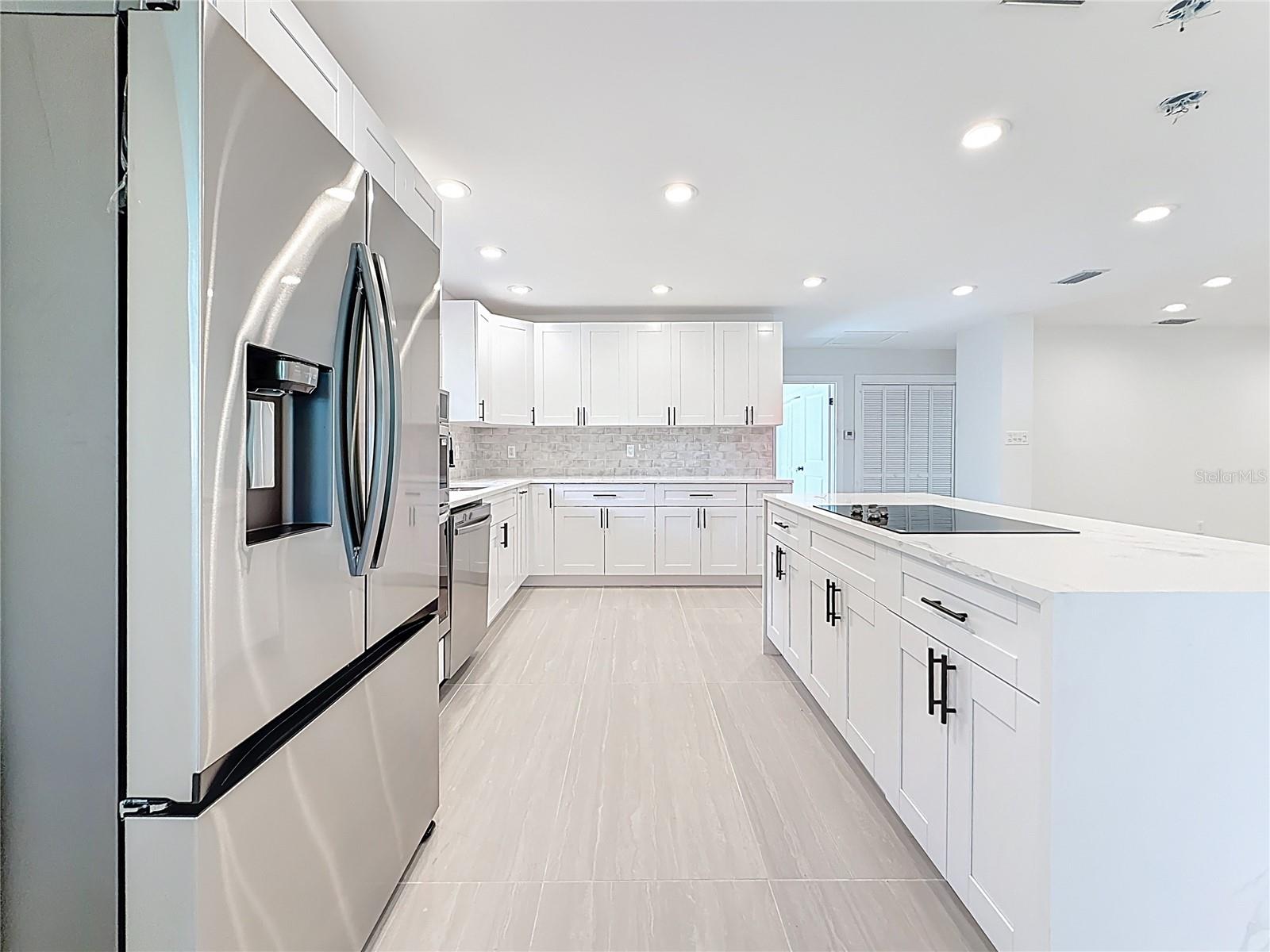 Listing photo id 13 for 4219 Helena Street Ne