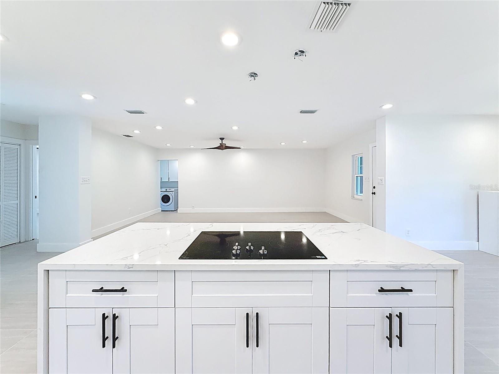 Listing photo id 16 for 4219 Helena Street Ne