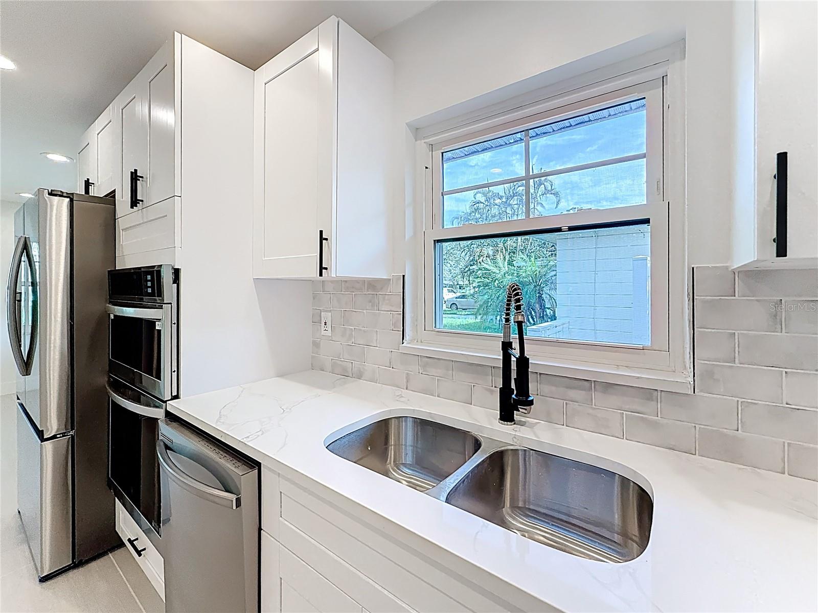 Listing photo id 17 for 4219 Helena Street Ne