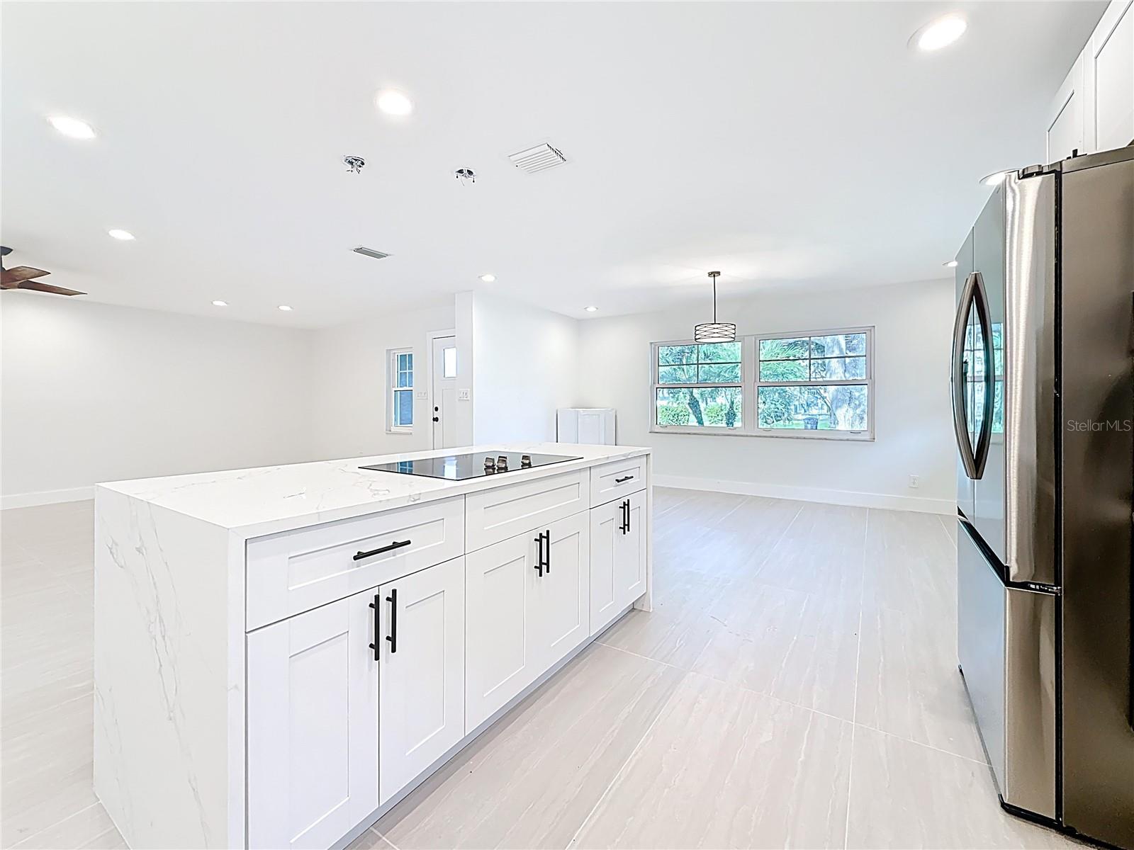 Listing photo id 18 for 4219 Helena Street Ne