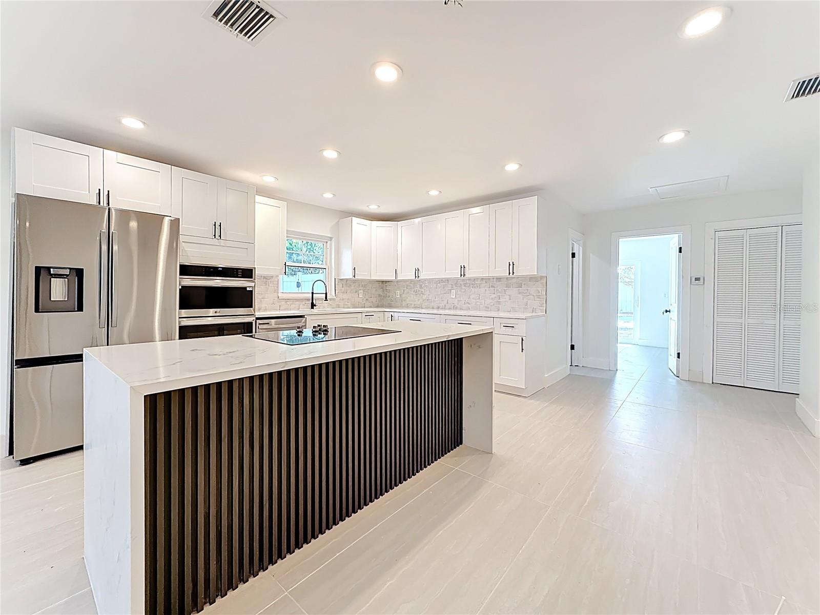 Listing photo id 23 for 4219 Helena Street Ne
