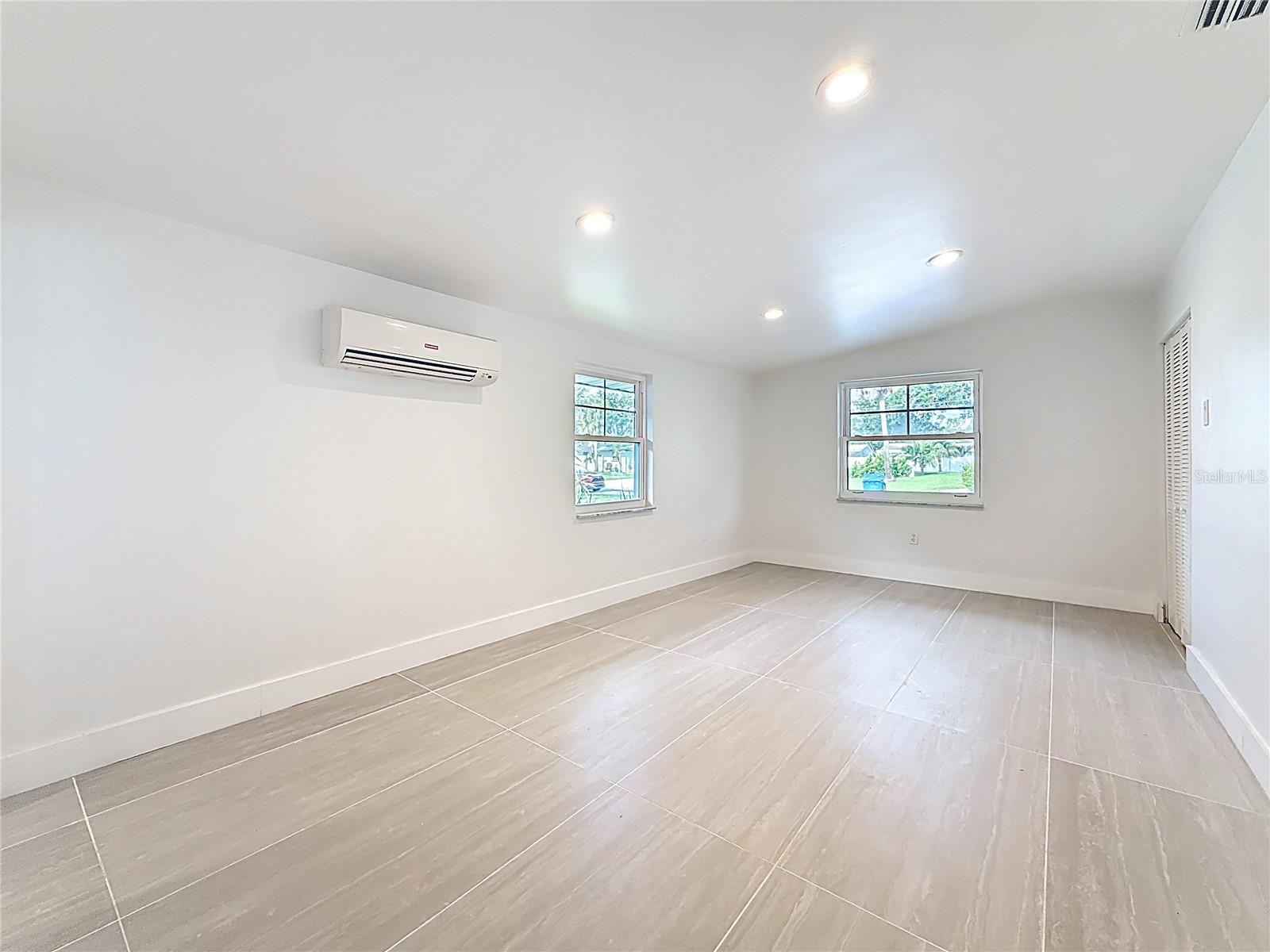 Listing photo id 36 for 4219 Helena Street Ne