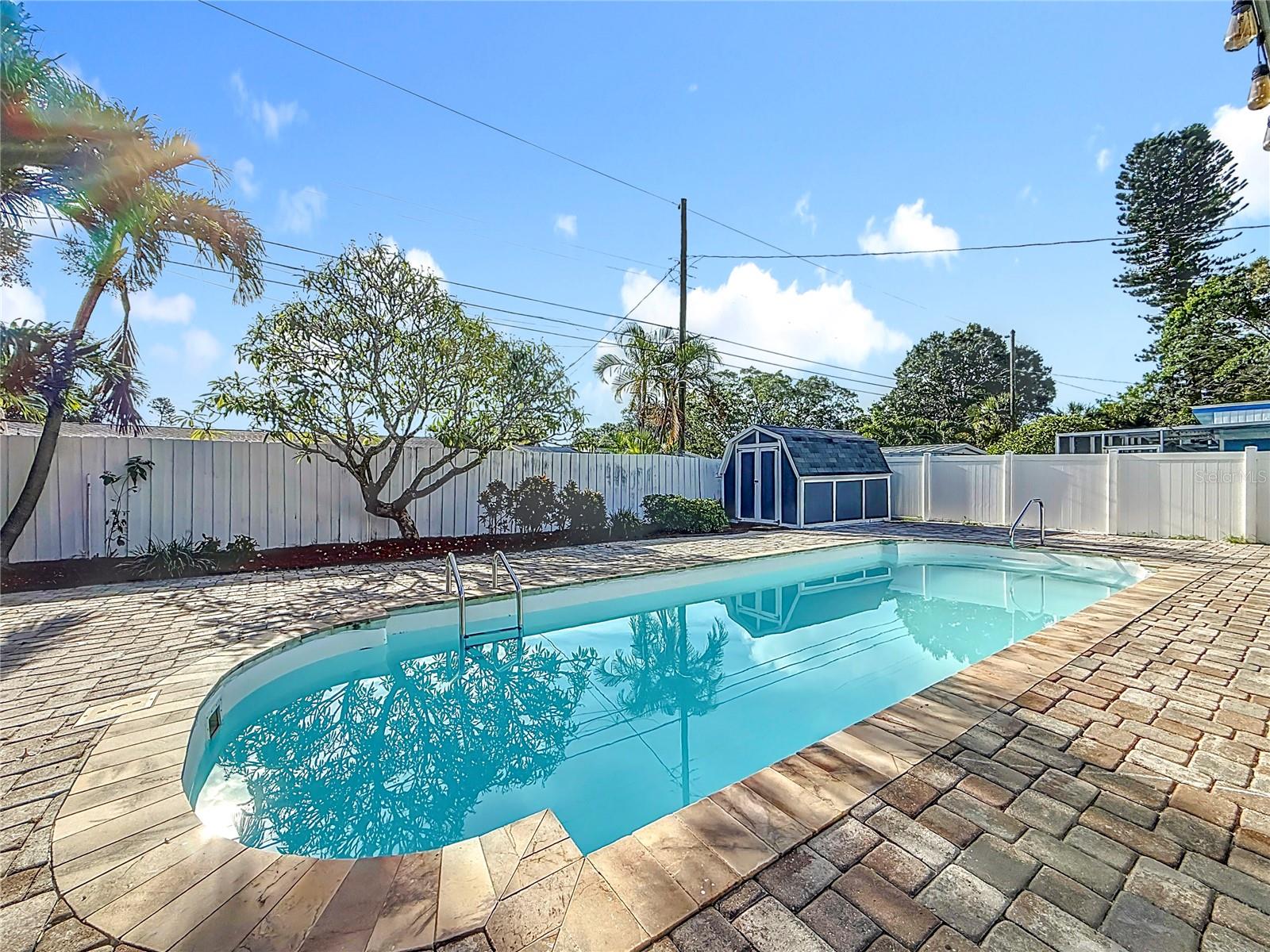 Listing photo id 48 for 4219 Helena Street Ne