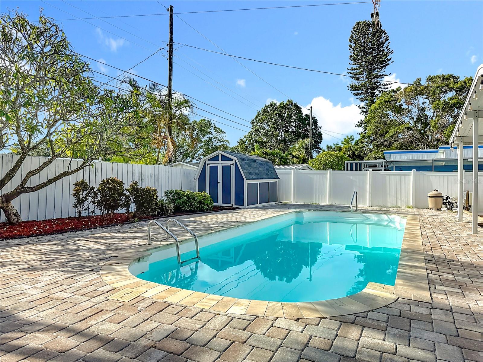 Listing photo id 49 for 4219 Helena Street Ne