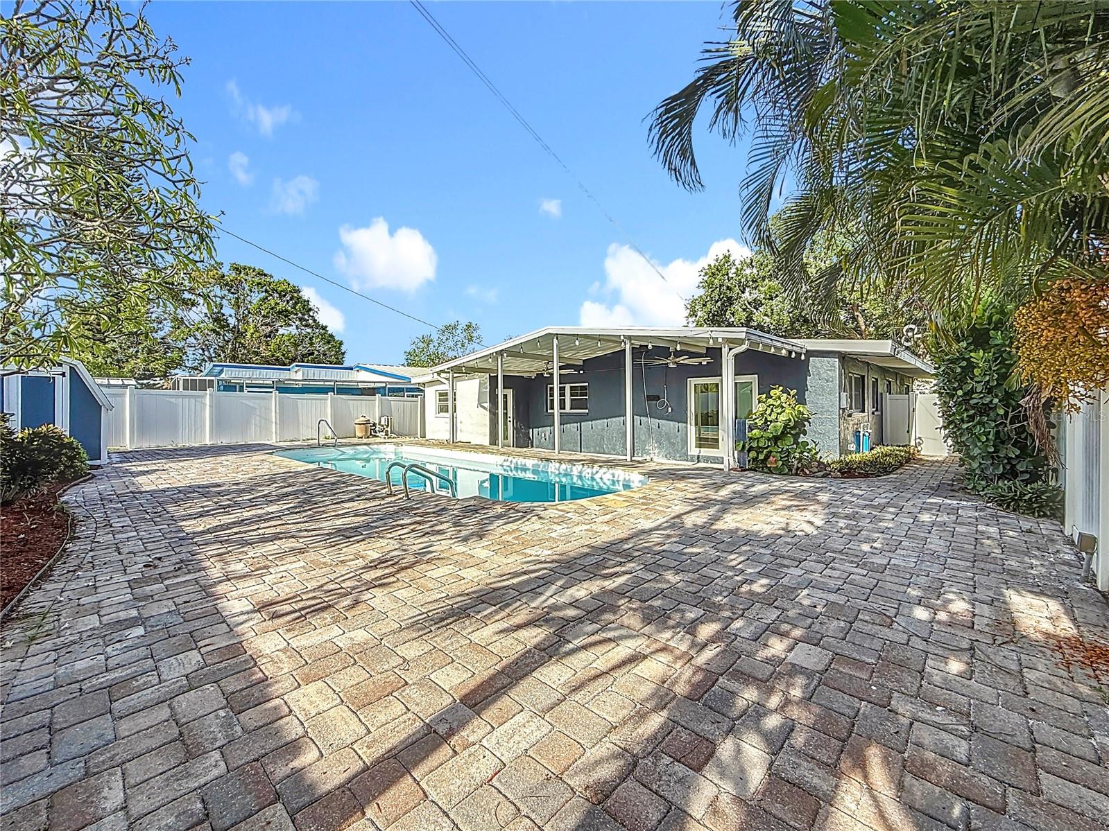 Listing photo id 51 for 4219 Helena Street Ne