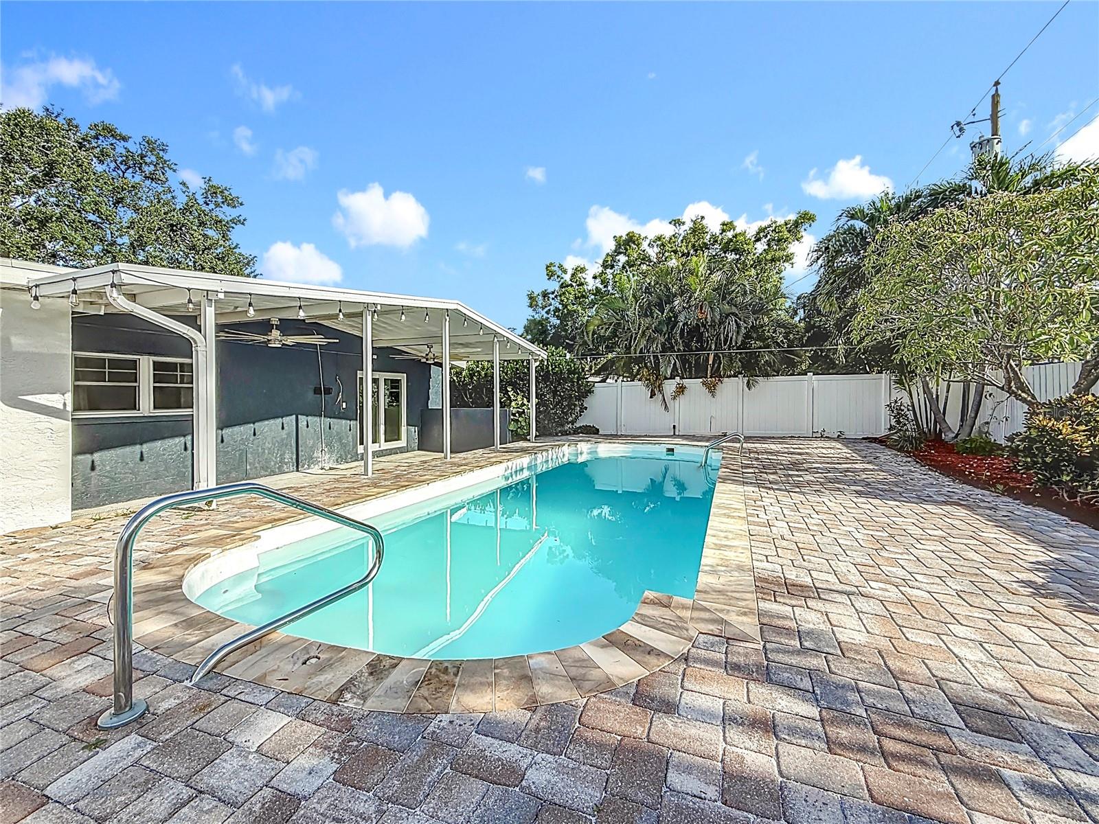 Listing photo id 56 for 4219 Helena Street Ne