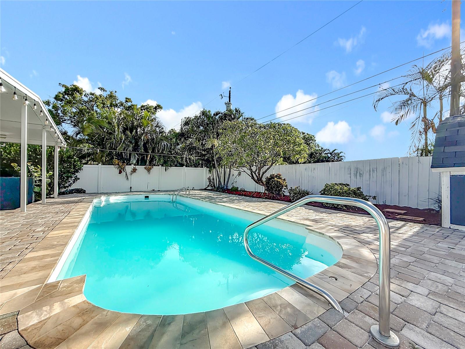 Listing photo id 57 for 4219 Helena Street Ne