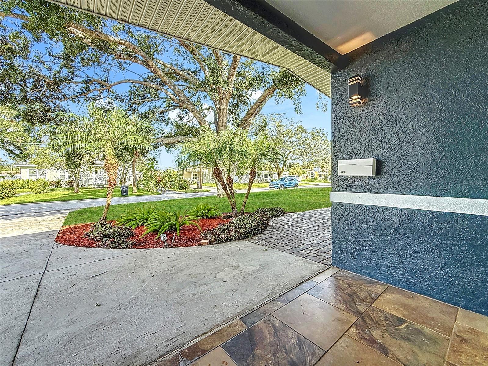 Listing photo id 5 for 4219 Helena Street Ne