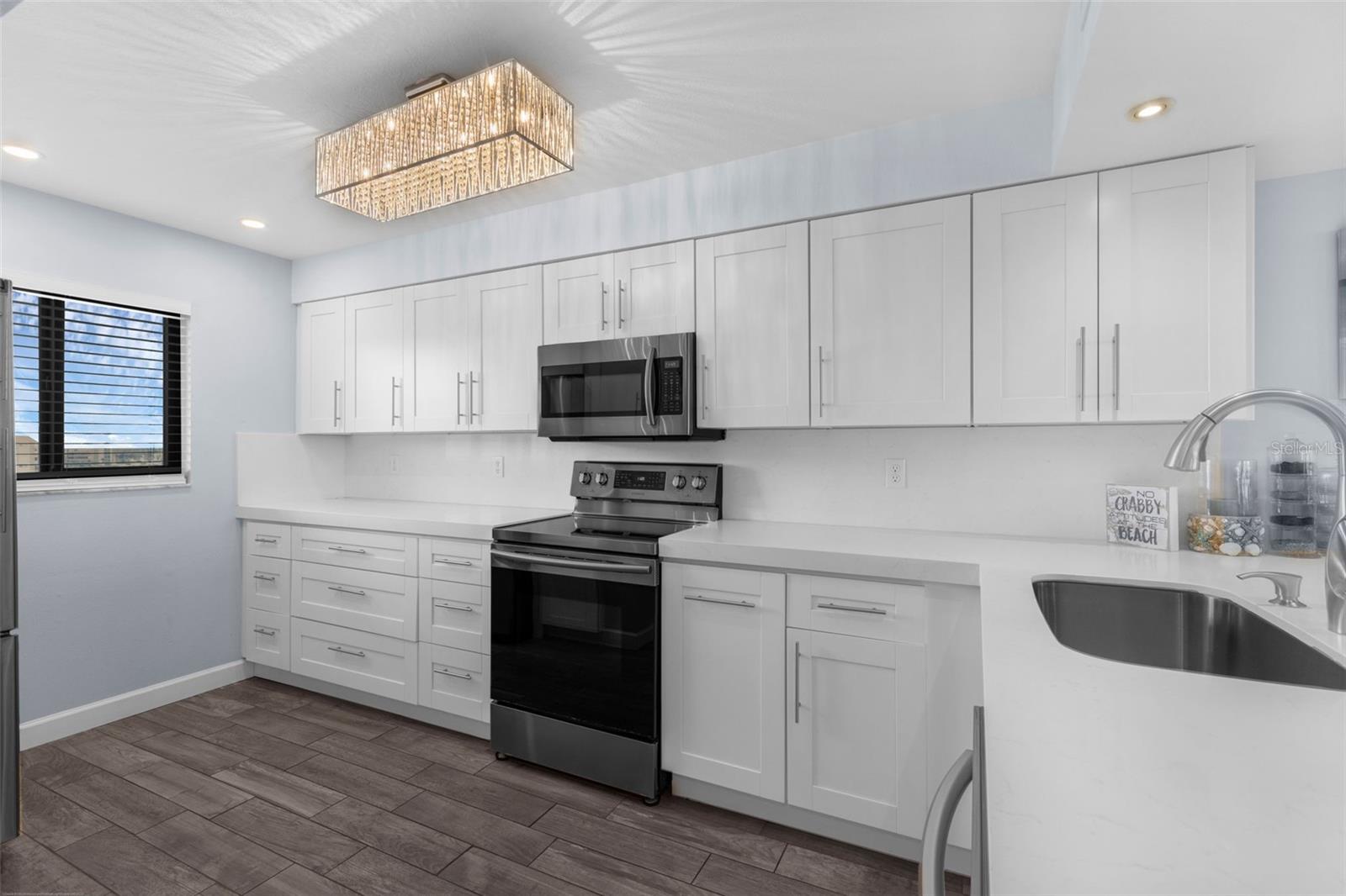 Image 7 of 46 For 3170 Atlantic Avenue 708