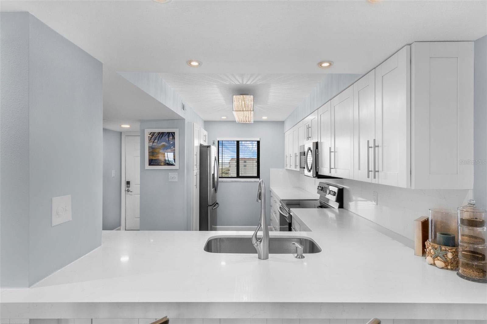 Image 9 of 46 For 3170 Atlantic Avenue 708
