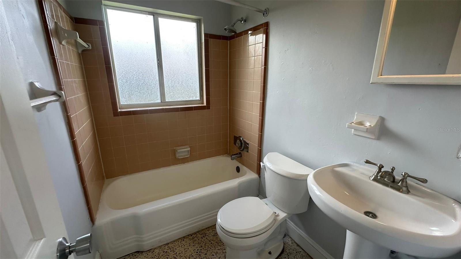 Image 3 of 8 For 1418 Beatrice Drive