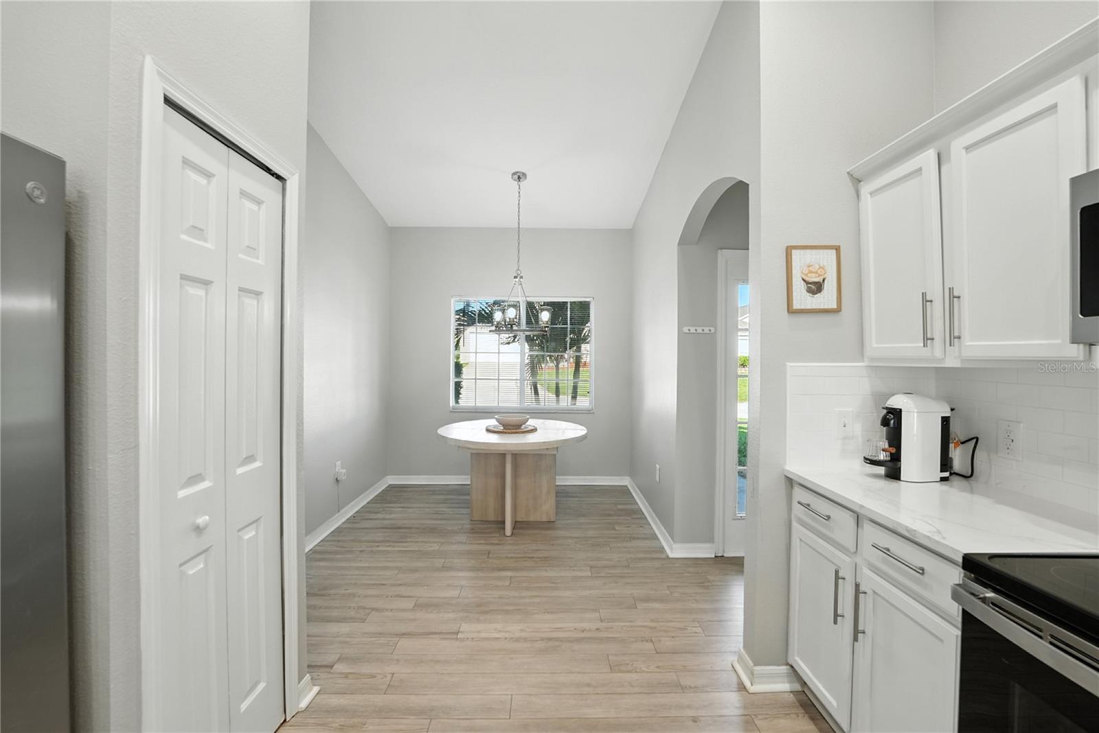 Image 11 of 30 For 516 Hillcrest Drive