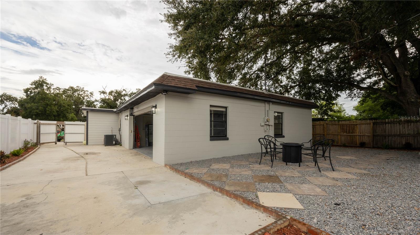 Image 11 of 21 For 4414 Lake Lawne Avenue
