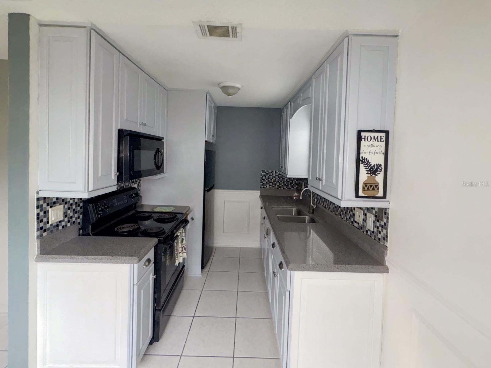 Image 2 of 9 For 840 Center Avenue 190