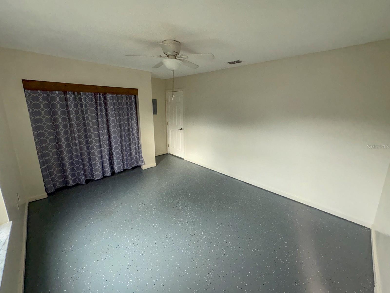 Image 8 of 9 For 840 Center Avenue 190