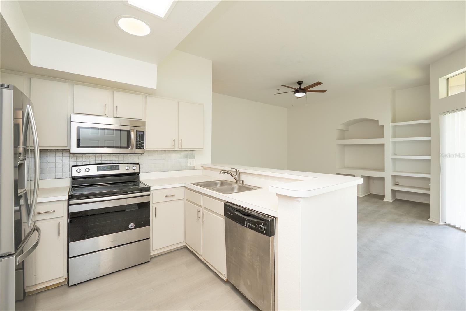 Image 2 of 13 For 7230 Westpointe Boulevard 1233