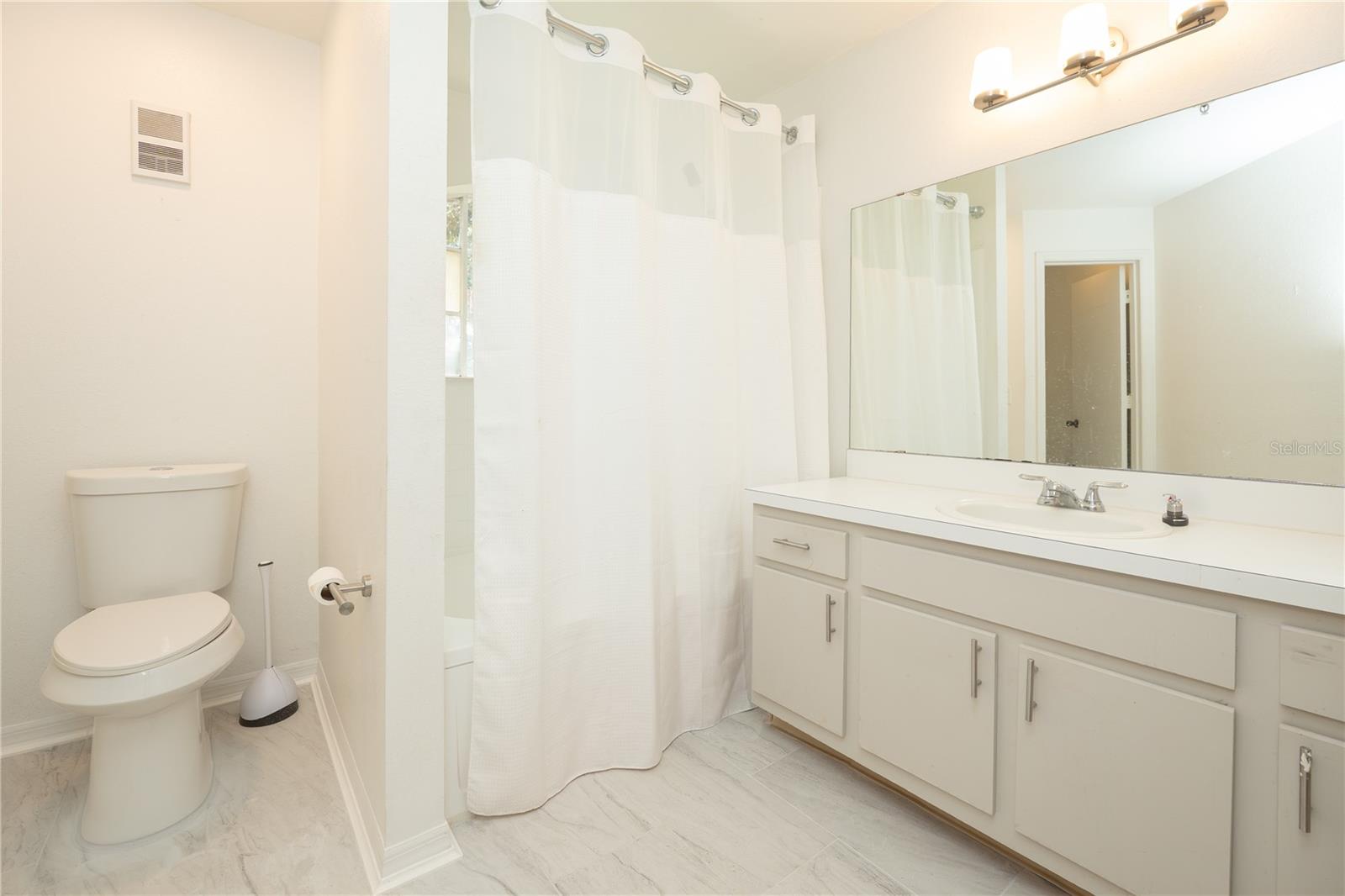 Image 9 of 13 For 7230 Westpointe Boulevard 1233