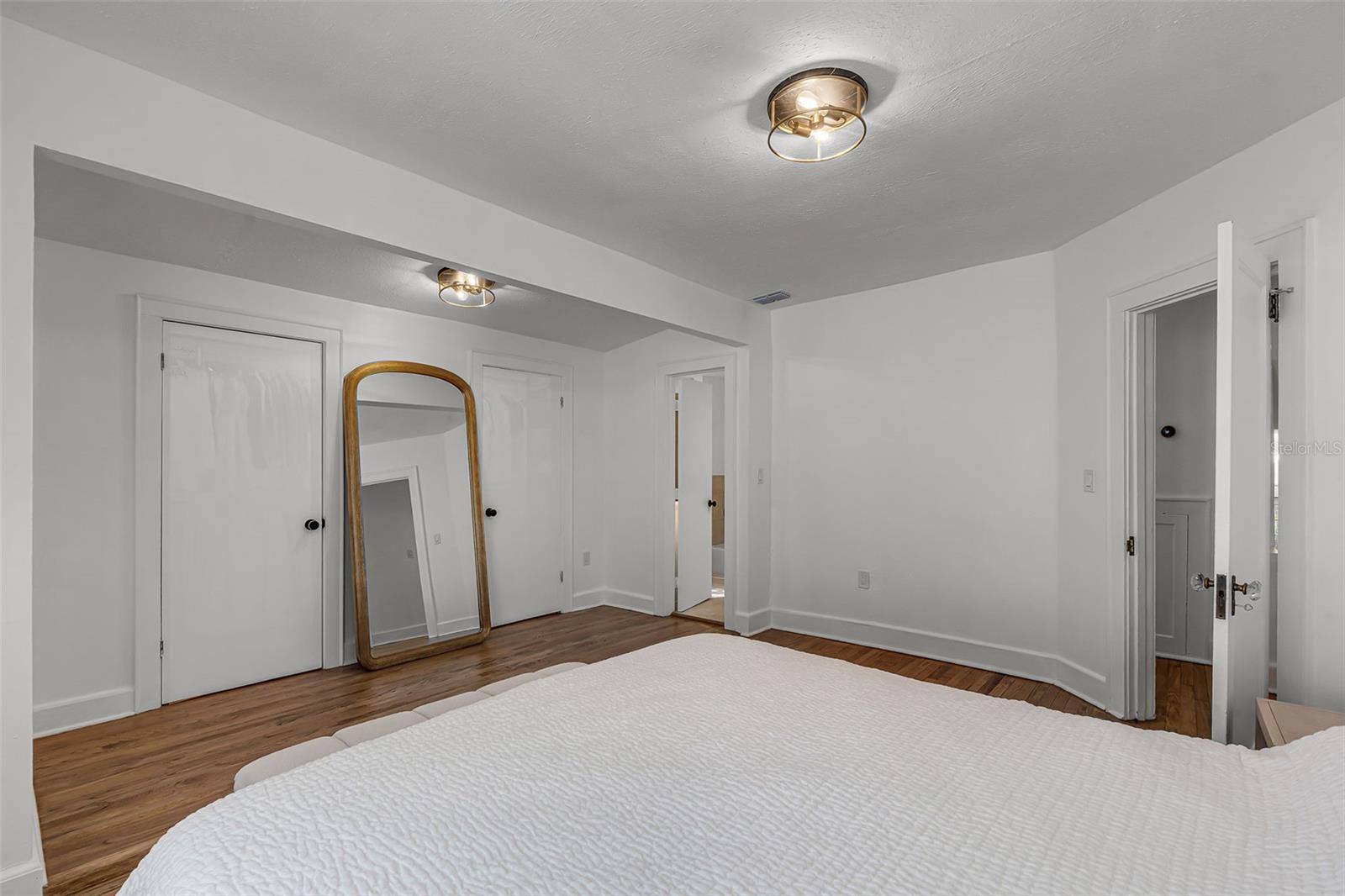 Image 22 of 48 For 11 Harvard Street