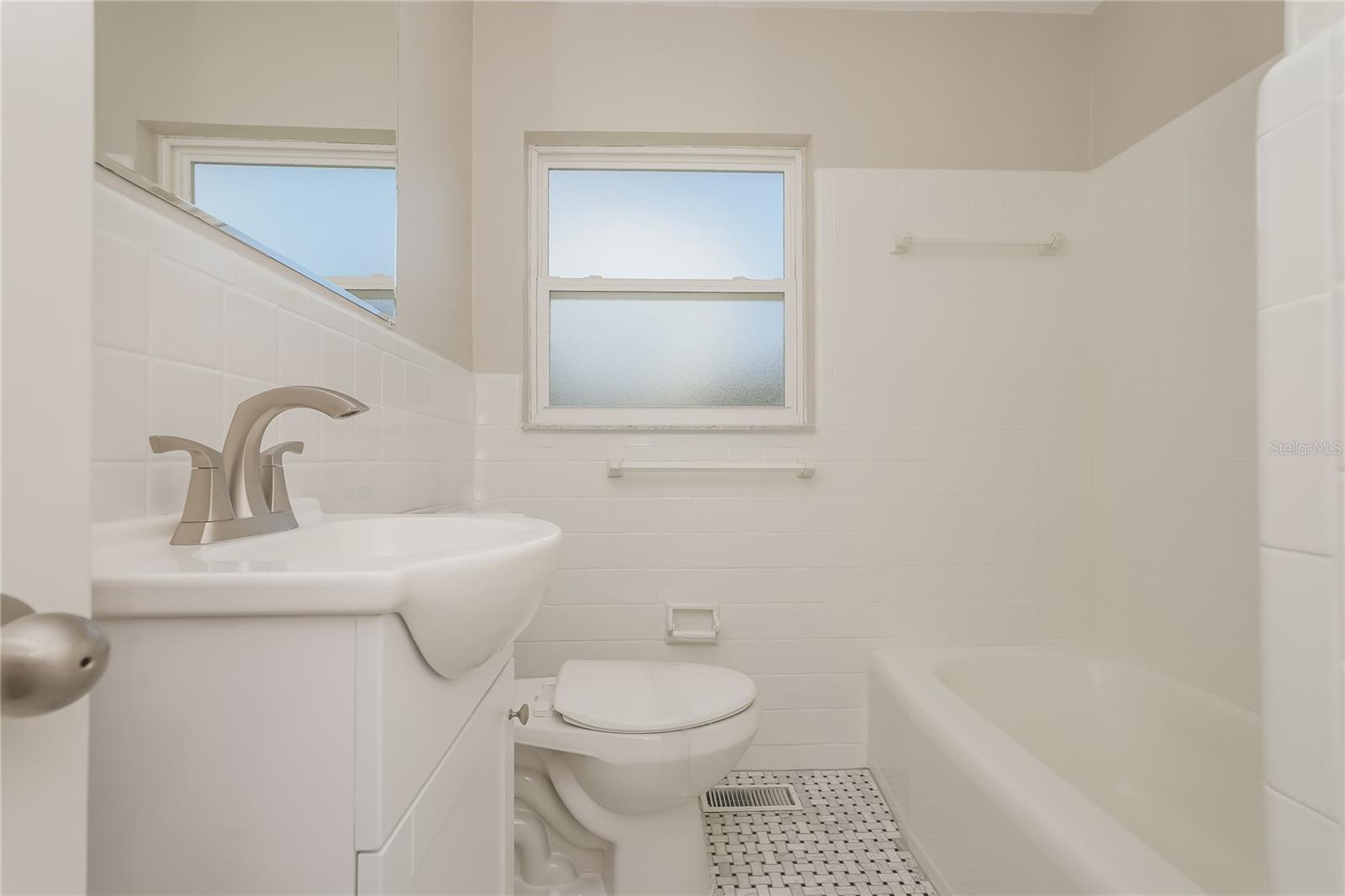 Image 11 of 16 For 823 Demington Street