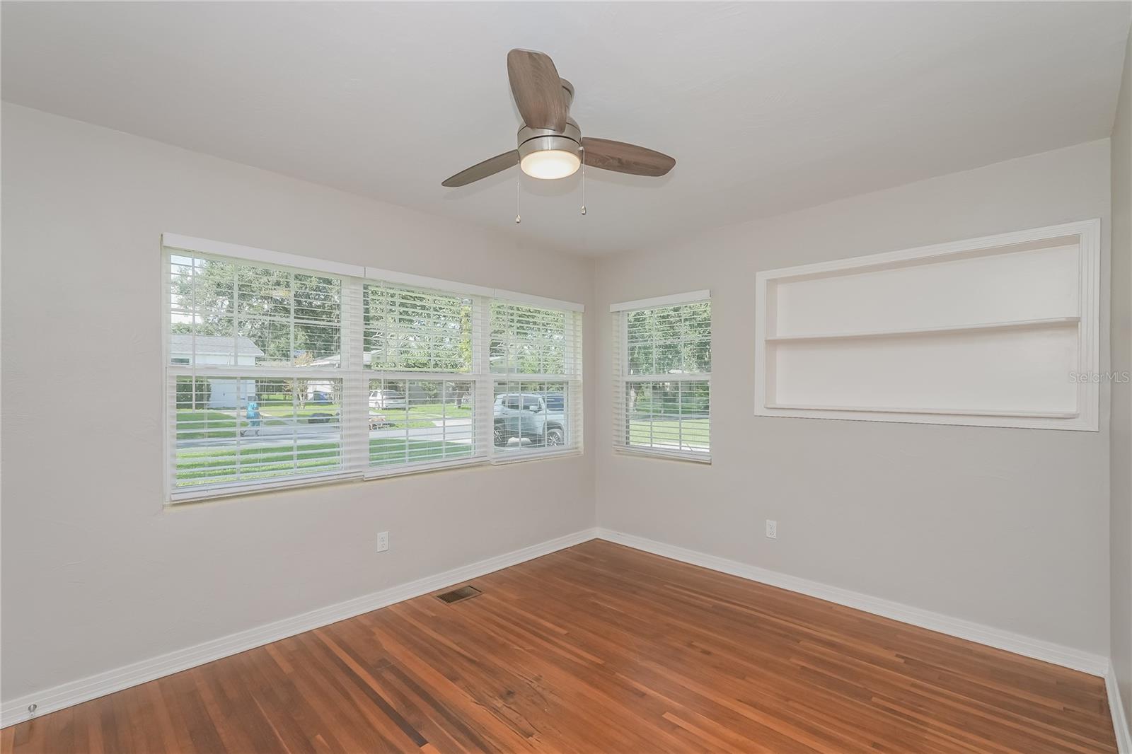 Image 12 of 16 For 823 Demington Street