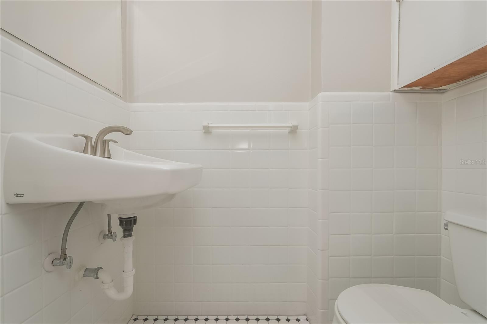 Image 14 of 16 For 823 Demington Street