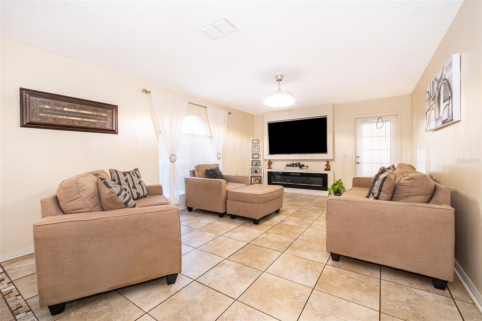 Image 11 of 37 For 1040 Tawny Eagle Drive