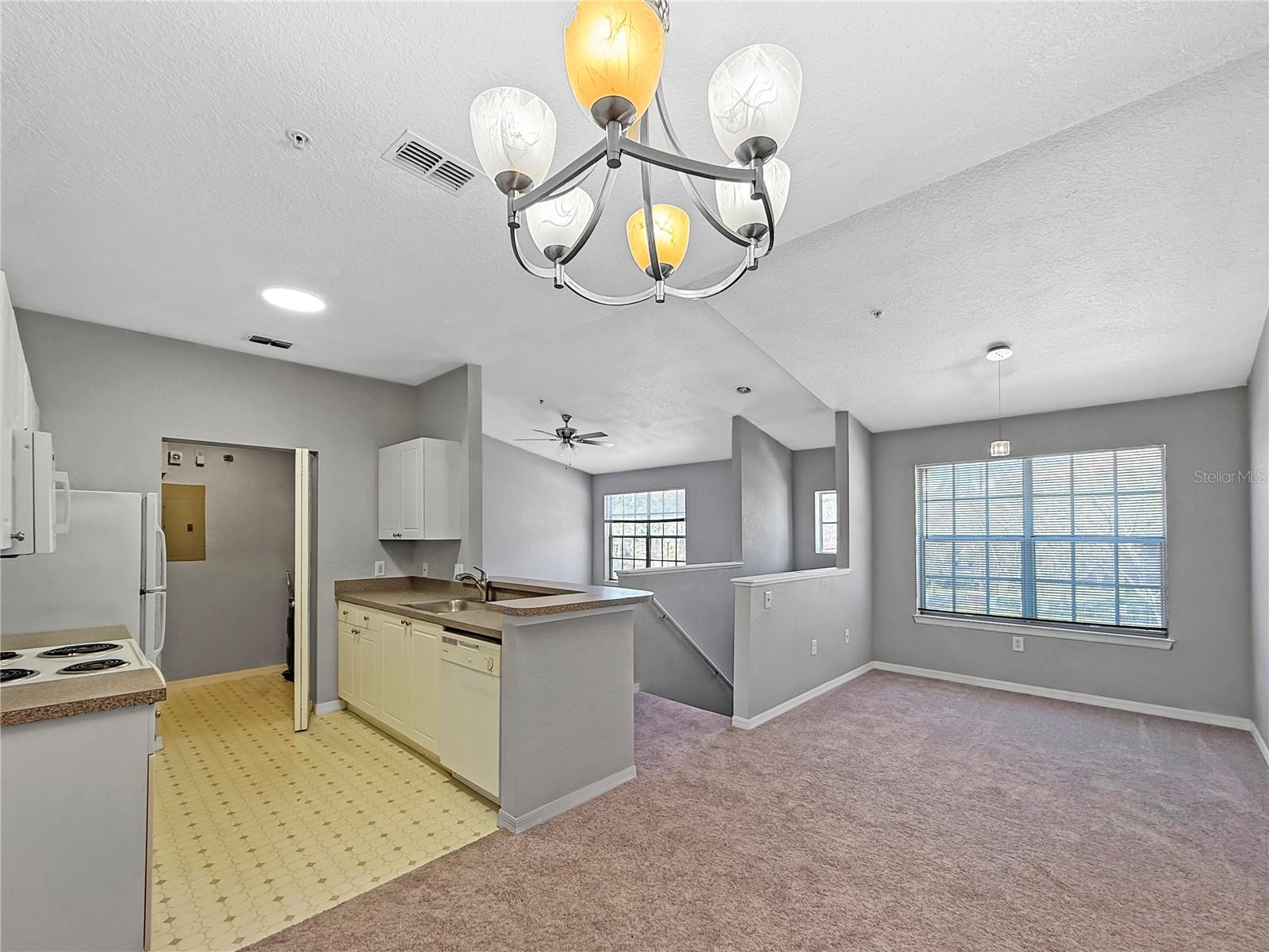 Image 3 of 23 For 860 Grand Regency Point 200