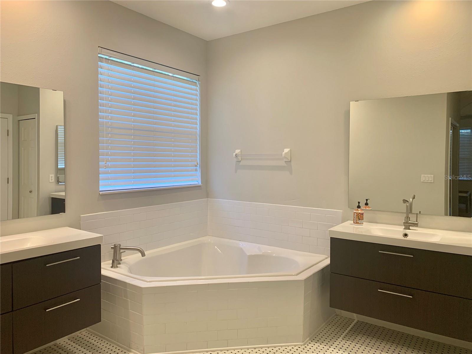Image 25 of 46 For 12462 Westfield Lakes Circle