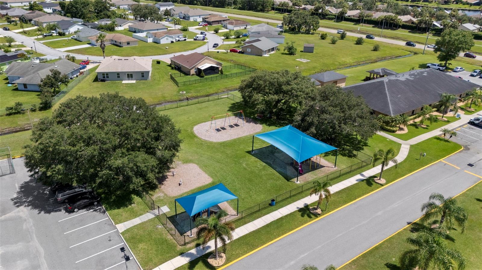 Image 16 of 19 For 607 Alafia Place
