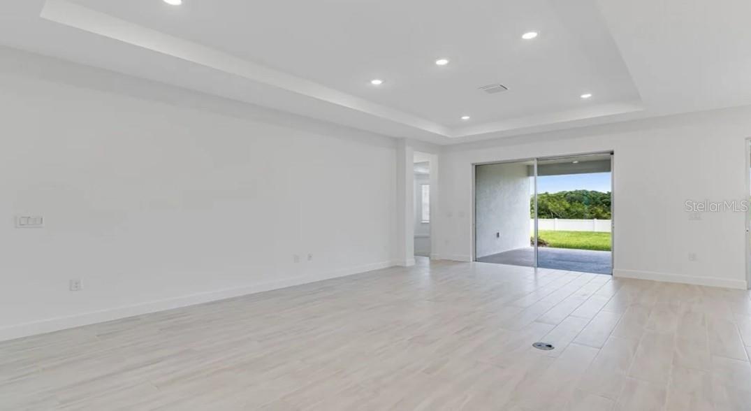 Image 11 of 34 For 899 Arbor Green Trail