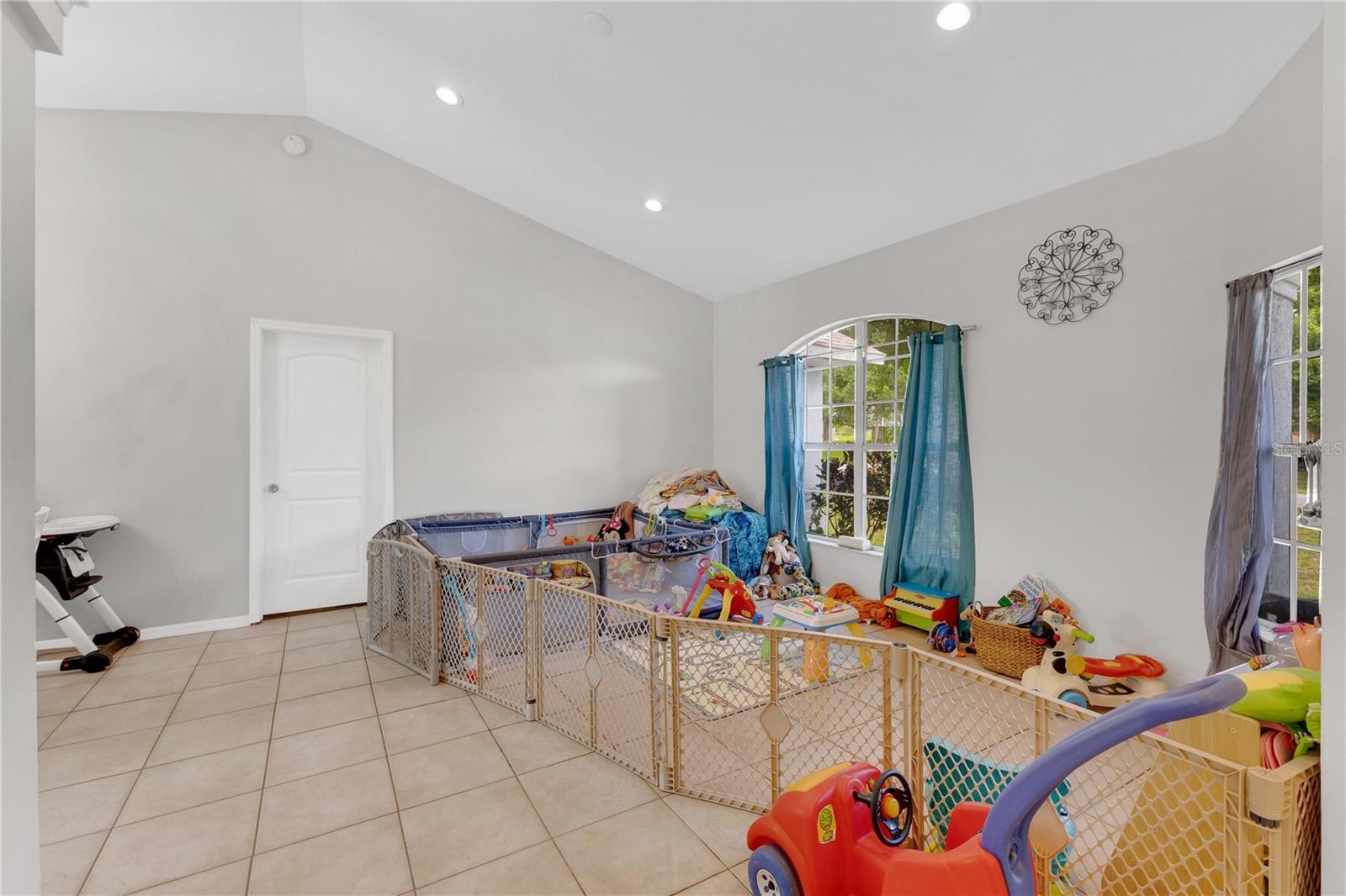 Image 10 of 28 For 623 Oakpark Loop