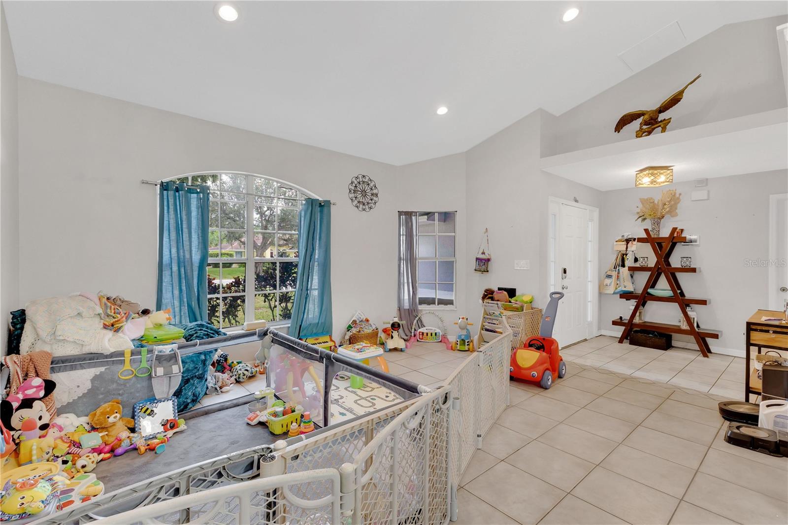 Image 9 of 28 For 623 Oakpark Loop