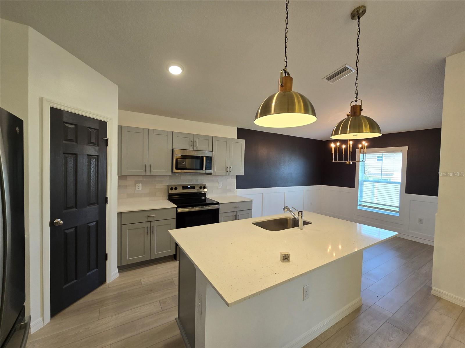 Image 9 of 36 For 2441 Oakwood Lane