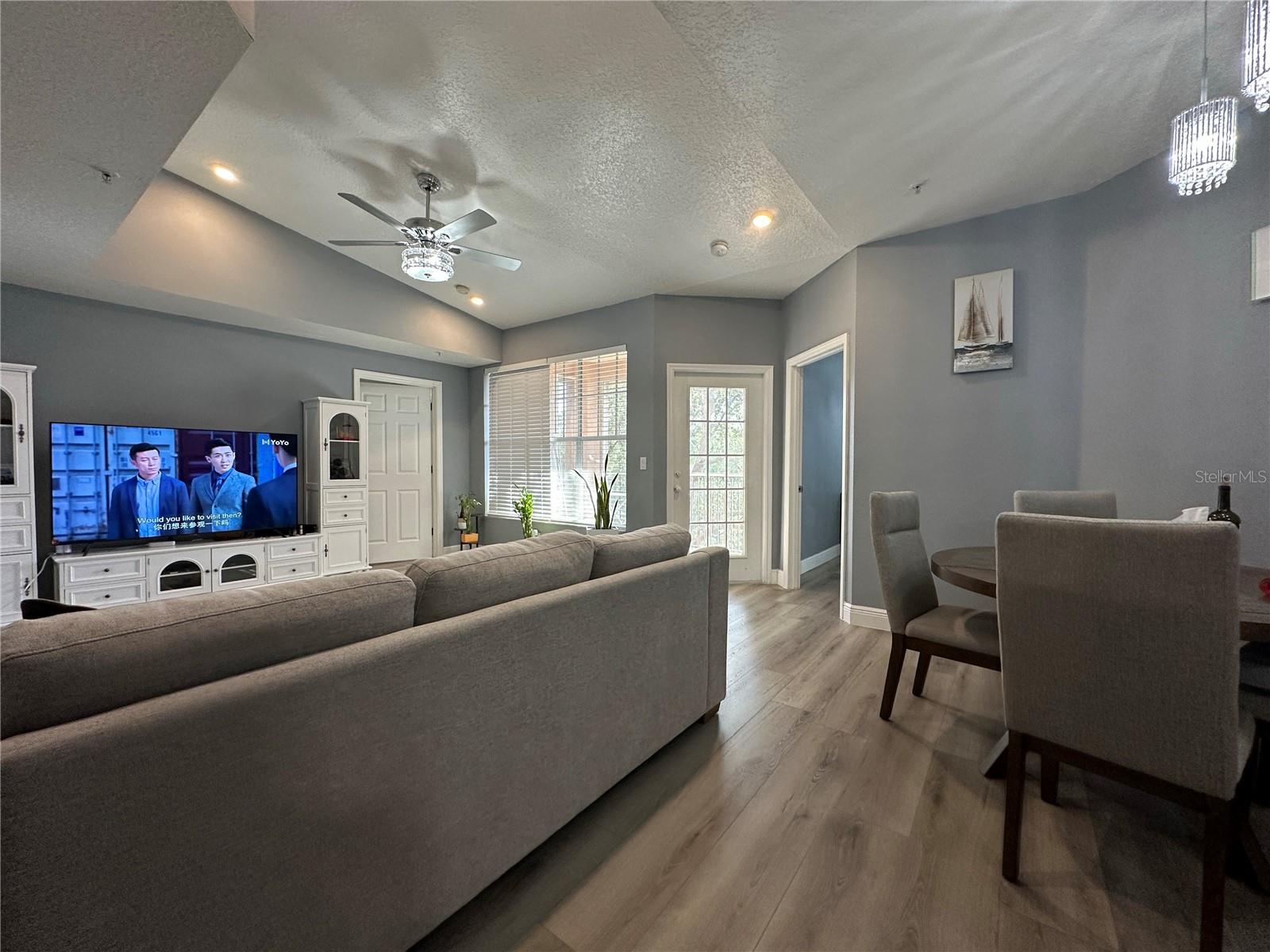 Image 5 of 26 For 5554 Metrowest Boulevard 4-312