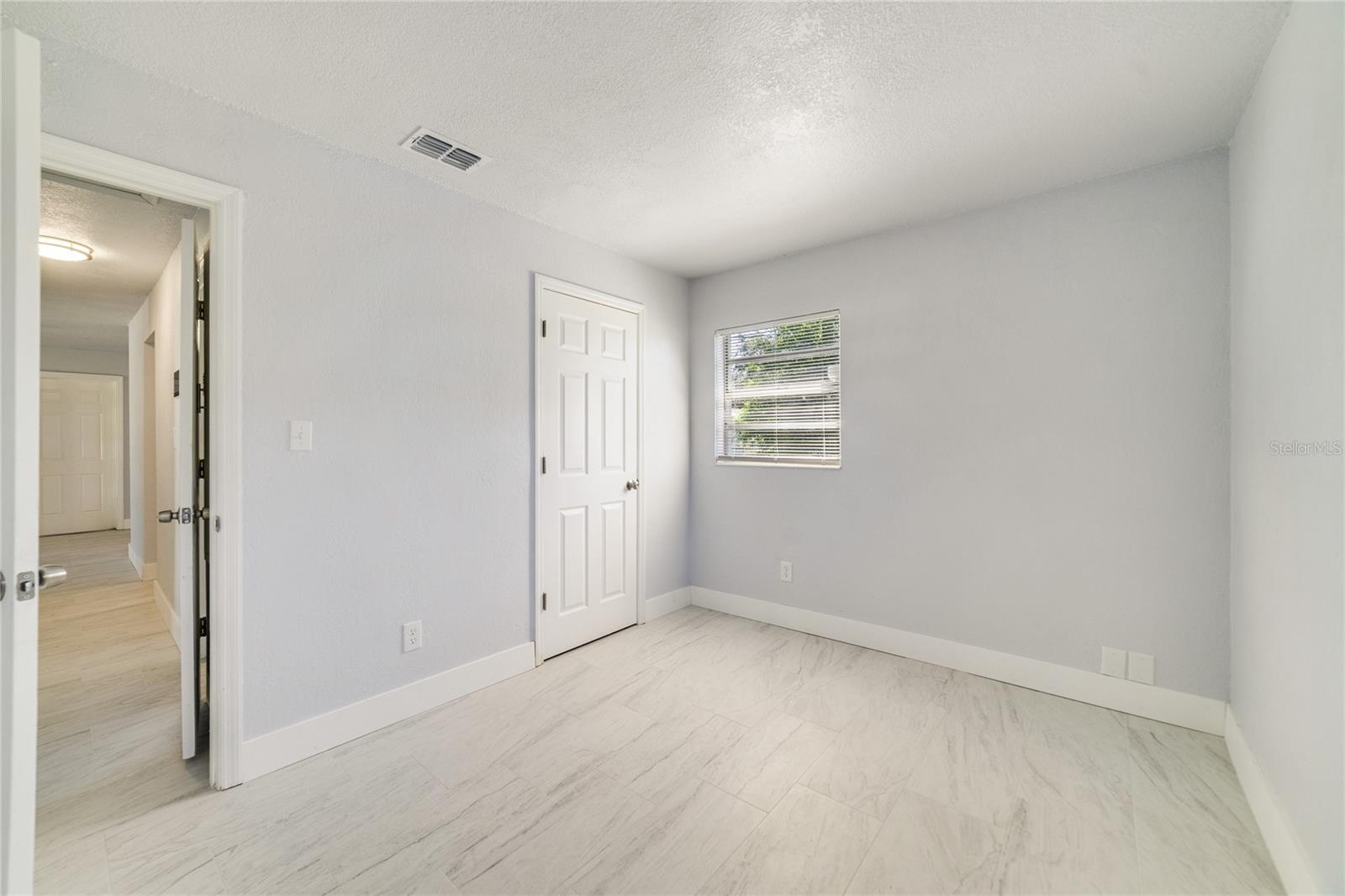 Image 14 of 23 For 2111 Mantilla Avenue