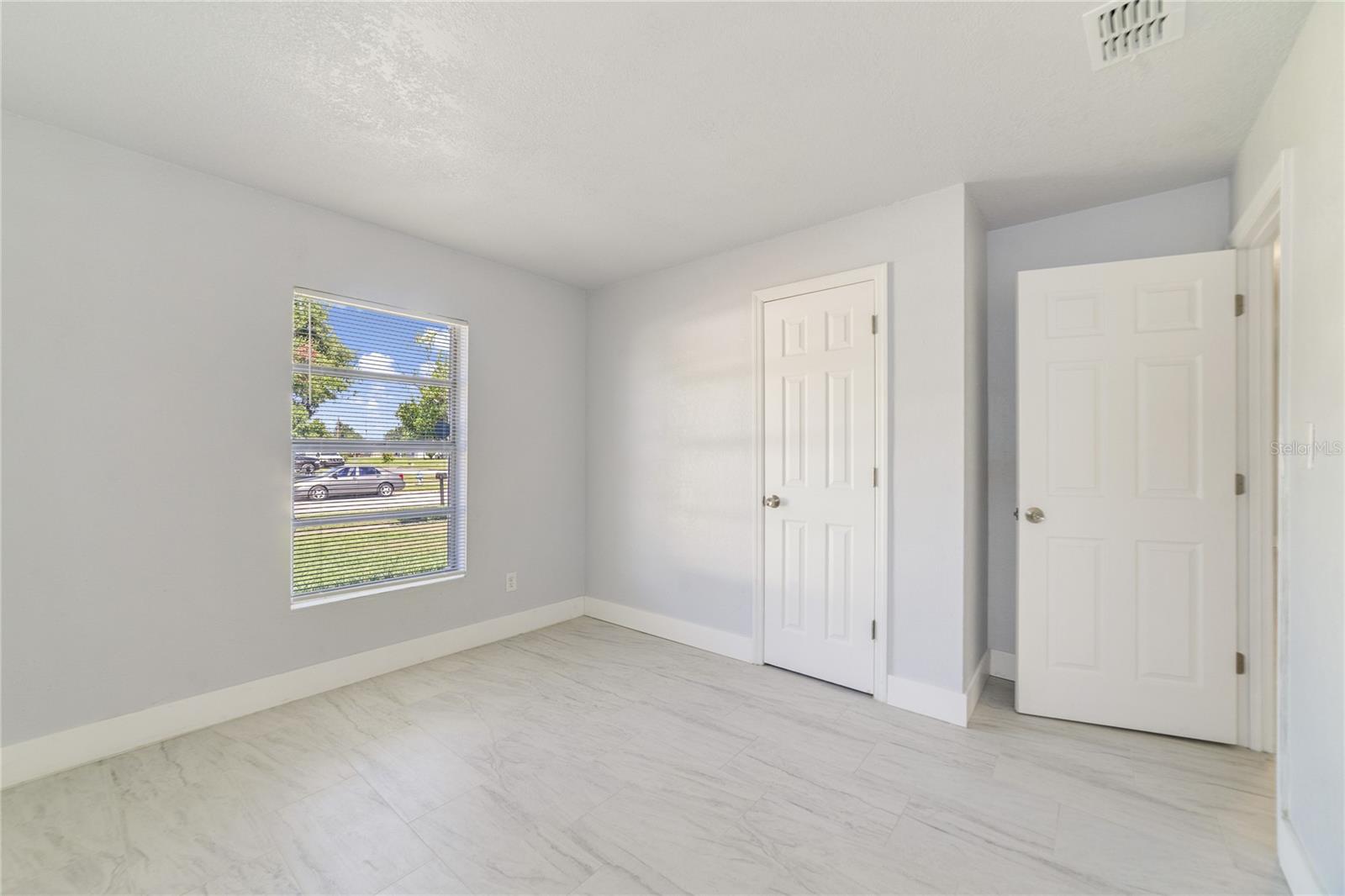 Image 17 of 23 For 2111 Mantilla Avenue