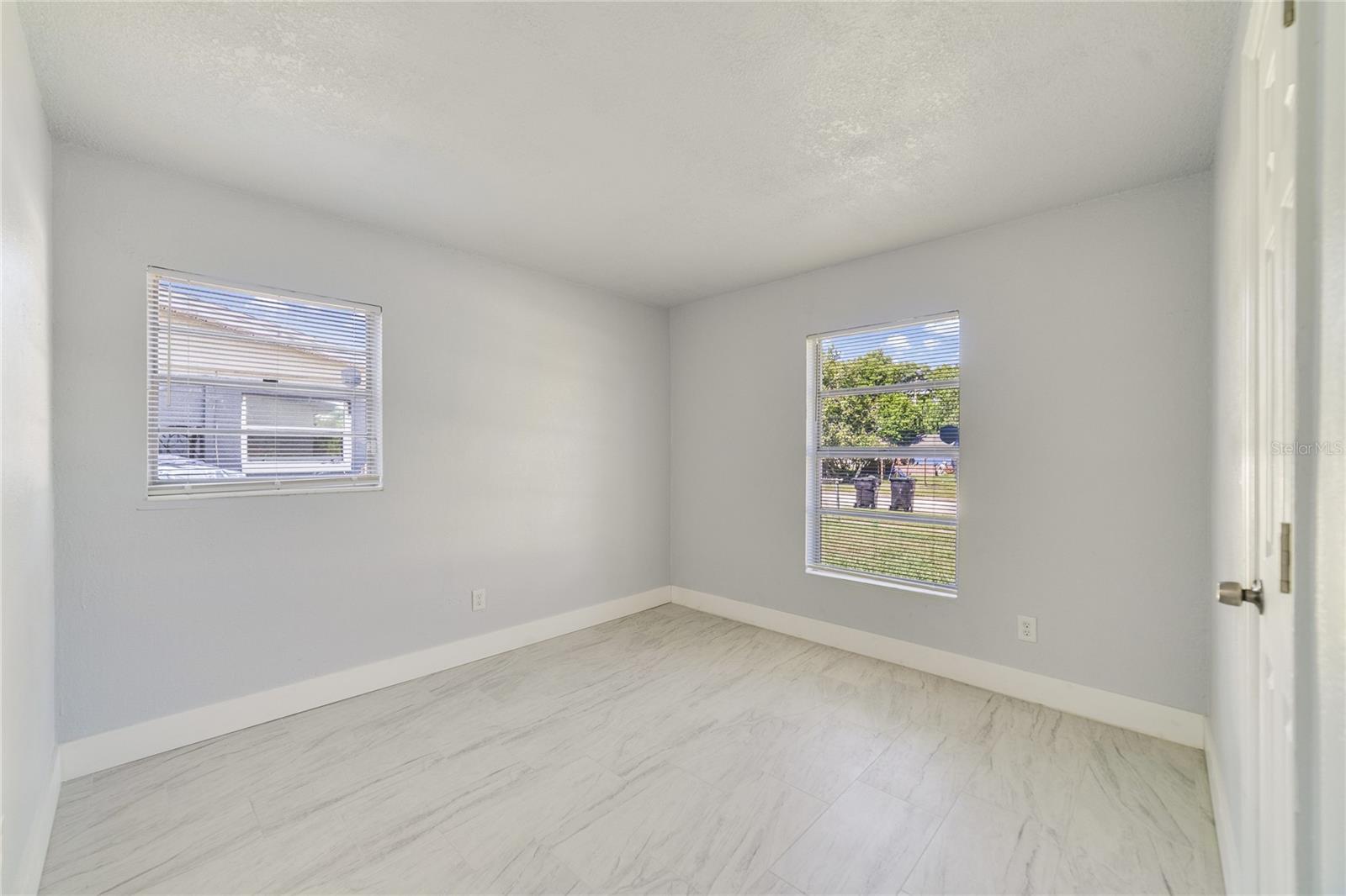 Image 18 of 23 For 2111 Mantilla Avenue