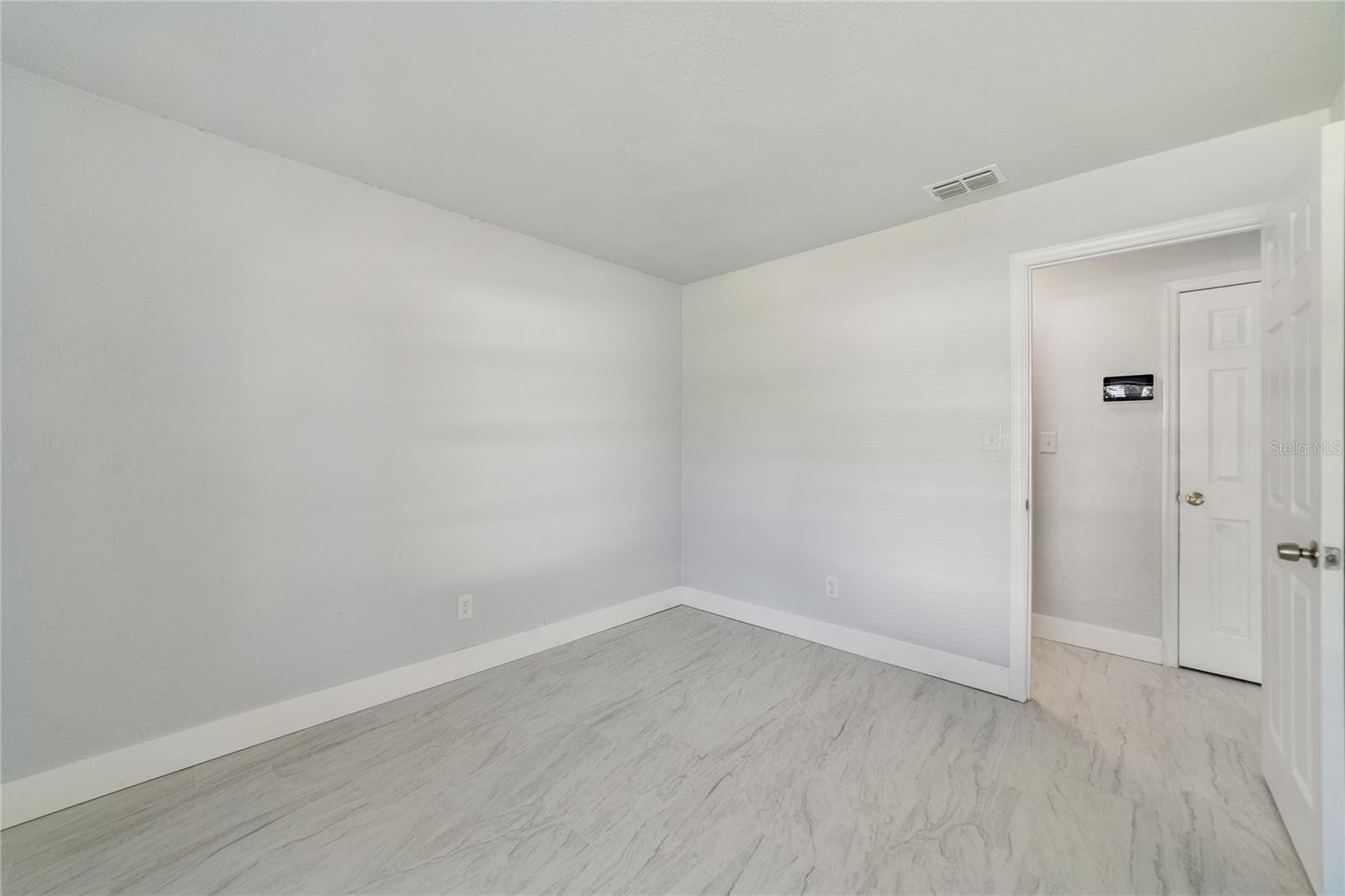 Image 20 of 23 For 2111 Mantilla Avenue