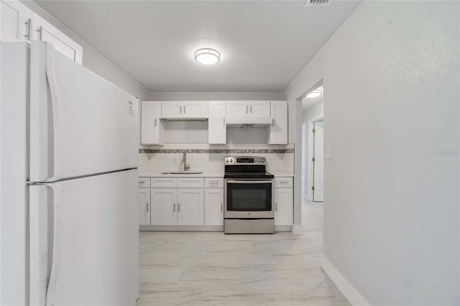 Image 4 of 23 For 2111 Mantilla Avenue