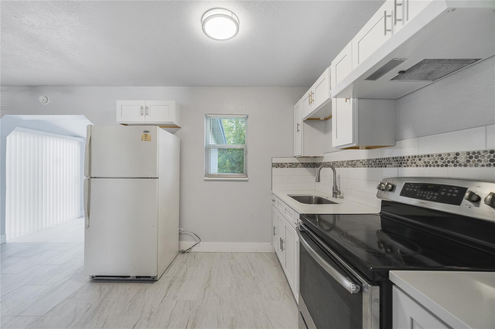 Image 5 of 23 For 2111 Mantilla Avenue