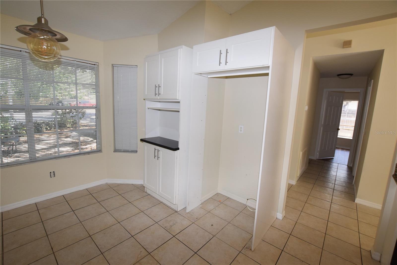 Image 18 of 39 For 302 Bridie Court