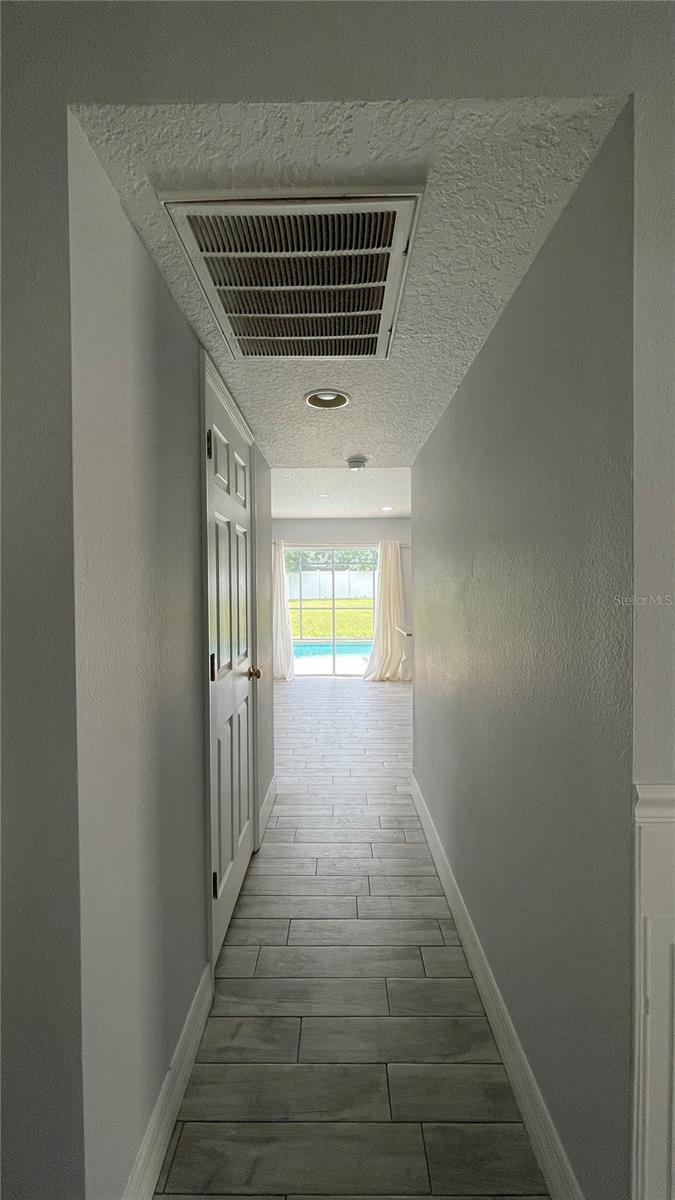 Image 10 of 62 For 205 Jocelyn Drive