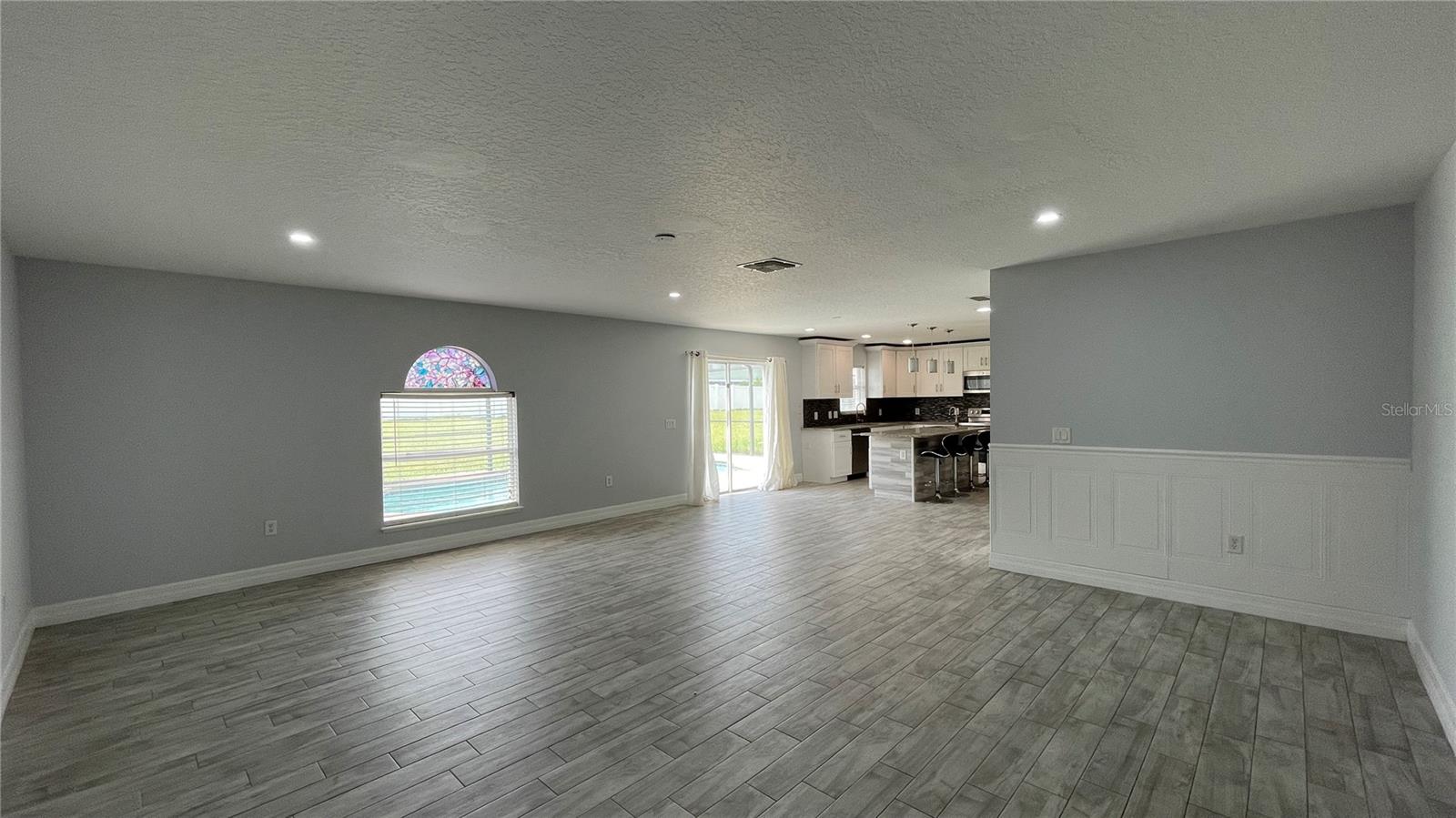 Image 14 of 62 For 205 Jocelyn Drive