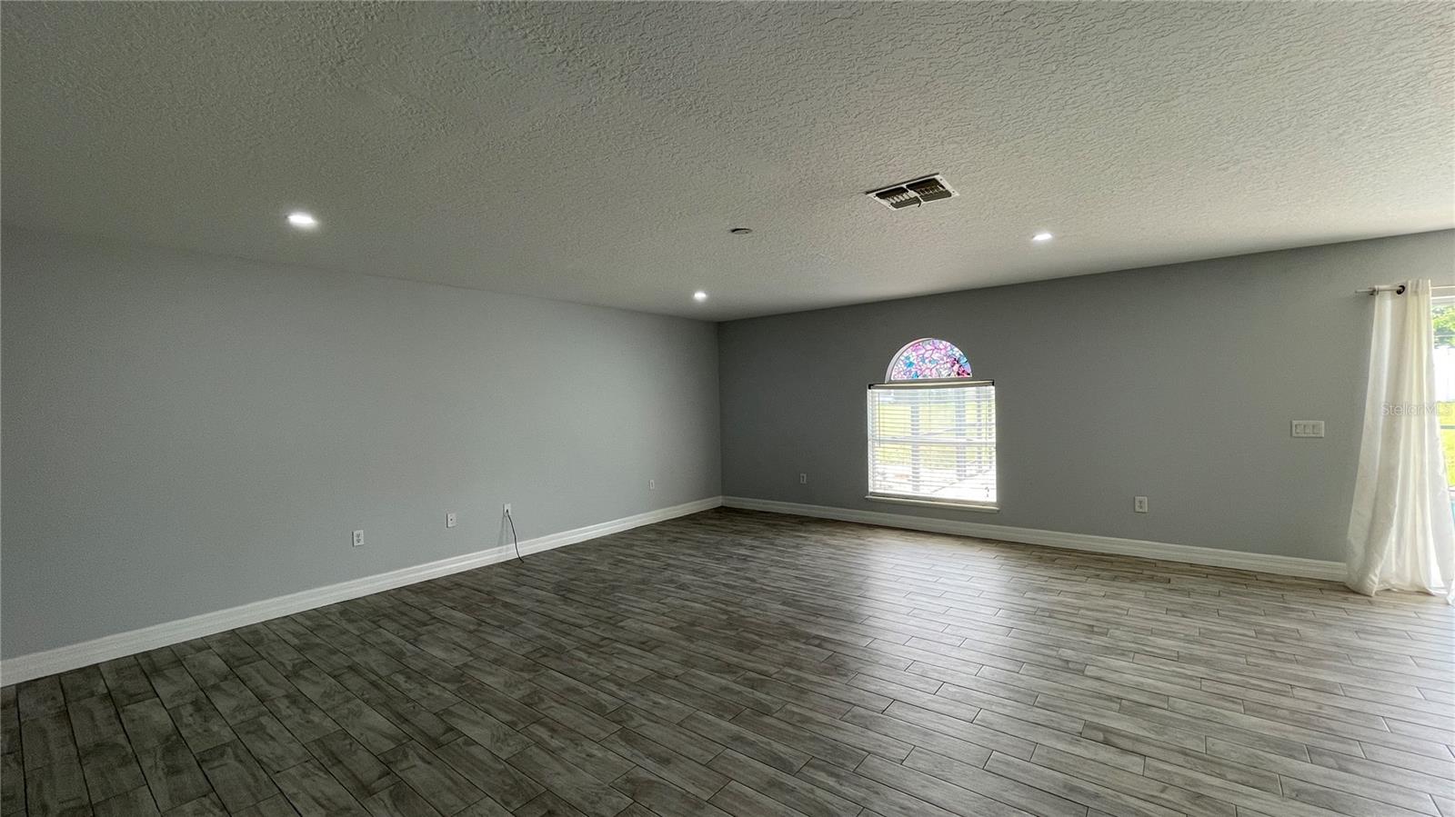 Image 15 of 62 For 205 Jocelyn Drive