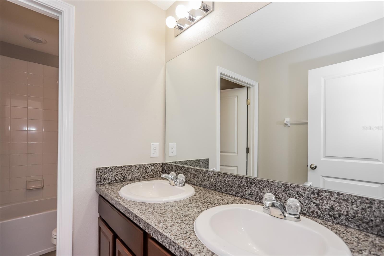 Listing photo id 11 for 10254 Carloway Hills Drive
